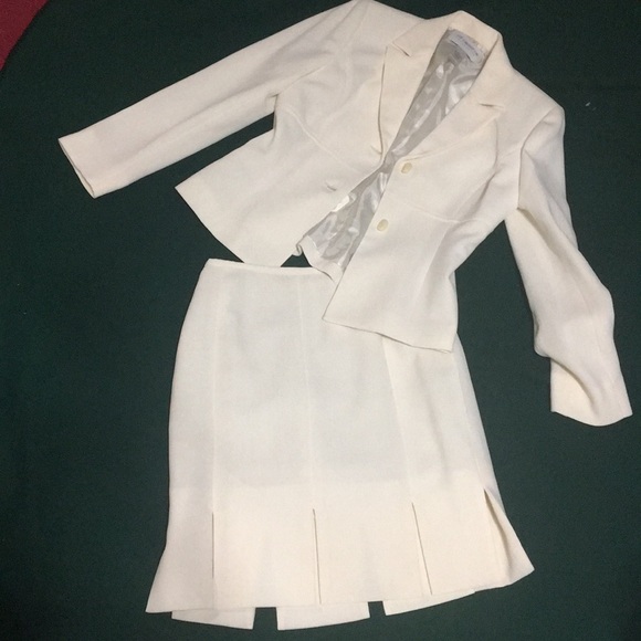 Suits - Picture 5 of 8